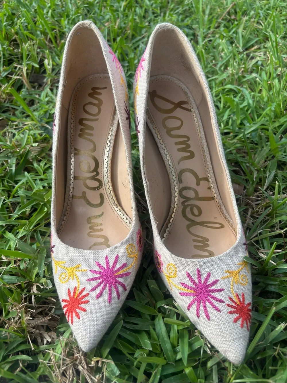 Sam Edelman Beige Embroidered Floral Pointed-Toe Pumps Size 9